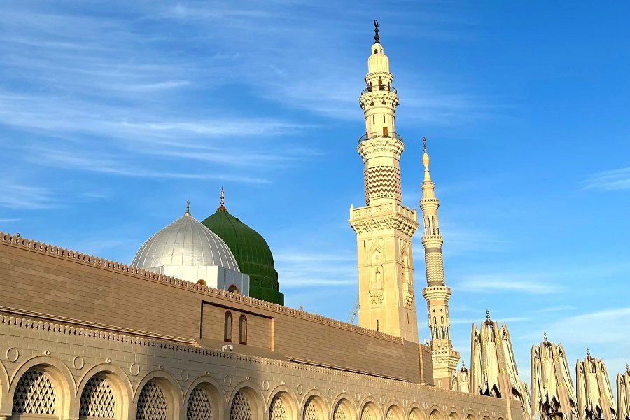 The Ka'bah at Masjid al-Haram and the green dome of Masjid an-Nabawi